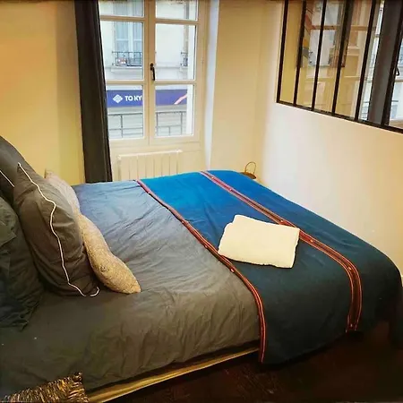 Typical Parisian Stylish One Bedroom * Paris